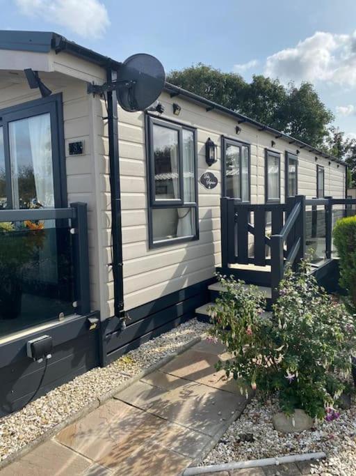 2 Bed, 2 Bath Lodge Style Caravan With Hot Tub & Private Garden At Patrington Haven Leisure Park Exteriér fotografie