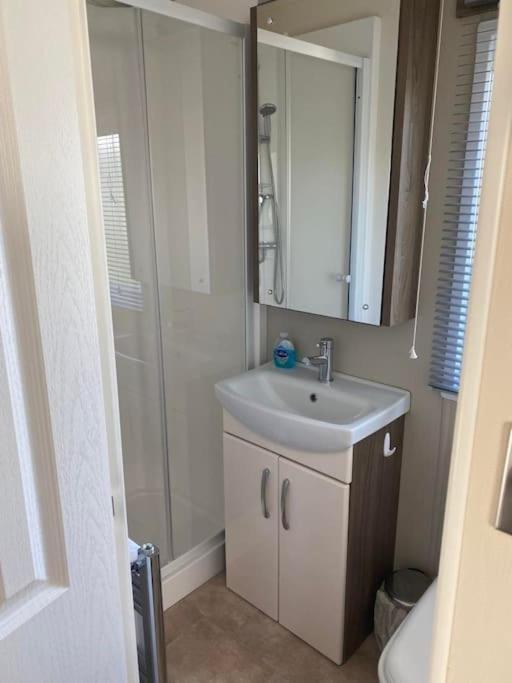 2 Bed, 2 Bath Lodge Style Caravan With Hot Tub & Private Garden At Patrington Haven Leisure Park Exteriér fotografie